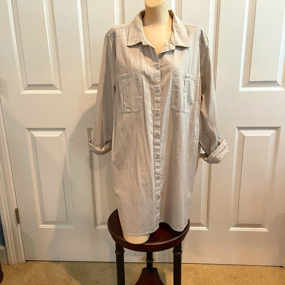 2X Curvy New Directions long top shirt coverup in tan.  Beautiful detailing tab